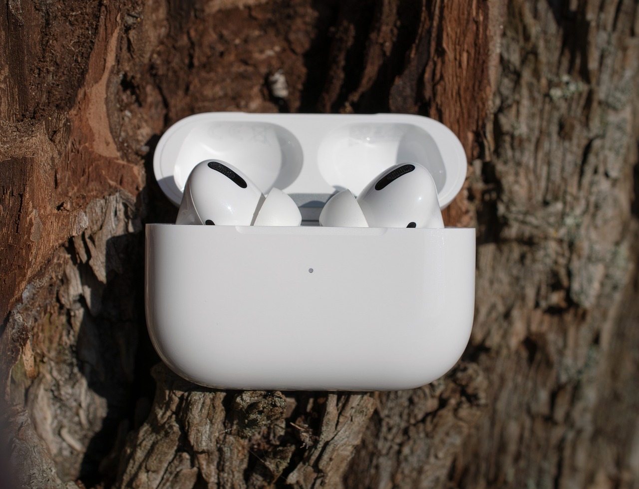 Do AirPods Work with Android? Exploring Compatibility and Functionality